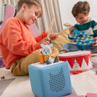 tonies - Lalalinos : Les Superstars De Bumbaloo Figurine Audio (Francais)-Attacher magnétiquement des personnages peints à la main à la Toniebox, permettant aux enfants de changer de contenu facilement et par eux-mêmes.