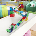 Magna-Tiles - Ensemble de construction magnétique Circuits de course ferroviaire 90 pièces-Axé sur le développement: Encourage les enfants à apprendre par le jeu, en découvrant les causes et les effets et d’autres principes logiques, tout en favorisant le développement de la coordination œil-main et de la motricité fine