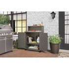 Suncast - Station de rangement et préparation pour patio - couleur Stoney-Idéal pour la préparation ou le service du grill.
