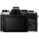 OM SYSTEM - Caméra sans miroir avec objectif 14-150mm f/4-5,6 II  OM-5 Mark II - Argent-Petit et léger appareil photo système conçu pour une utilisation en extérieur et pour les aventures.