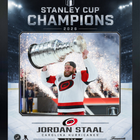 Frameworth - Cadre photoglass de Jordan Staal 16x20 des Carolina Hurricanes champions Coupe Stanley 2026 - 18 po l x 22 po H-Photo sous licence officielle NHL et NHLPA : cadre PhotoGlass de Jordan Staal 16x20 des Carolina Hurricanes champions de la Coupe Stanley 2026 motif glace pour les amateurs et collectionneurs des Carolina Hurricanes