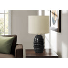Monarch Specialties - Luminaire - 17 po H Lampe De Table - Céramique Noire - Abat-Jour Beige - Contemporain - Moderne-Complétée par un abat-jour en tissu tambour mélangé à du lin, cette lampe est conçue pour illuminer magnifiquement votre espace, offrant une ambiance chaleureuse lorsqu'elle est placée sur une table de bout ou d'appoint, une table de nuit ou une table console
