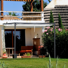 Outsunny - Pergola gazebo d’extérieur 10 pi l x 10 pi L avec auvent rétractable - blanc crème-Le toit coulisse : soit poussé vers l’arrière, soit complètement fermé
