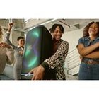 JBL - PartyBox Stage 320 - Enceinte de Soirée Portable à Roulettes-Prenez ce son incroyable et ajoutez-y une projection de lumières palpitante avec des lumières étoilées, des traînées lumineuses et des effets lumineux stroboscopiques, le tout synchronisé avec votre rythme.