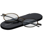 ThinOptics 2.5 Noir Lecteur avec Pod Blanc Universel - Noir-Comprend l'étui compagnon Milano, avec un extérieur en aluminium brossé anodisé en noir, un intérieur en polycarbonate et ABS avec peinture au toucher doux et un mécanisme de verrouillage magnétique.