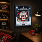 Frameworth - Cadre photoglass de Seth Jarvis 16x20 des Carolina Hurricanes champions Coupe Stanley 2026 - 18 po l x 22 po H-Encadré professionnellement au Canada : l’image est imprimée en ultra haute définition directement sur le verre et finie dans un cadre noir