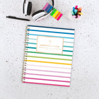 AT-A-GLANCE - Agenda hebdomadaire/mensuel Emily Ley Simplified 2027 - 11 po H x 8 3/8 po l - bande joyeuse - bilingue-La reliure à double spirale dorée résiste aux accrocs et reste à plat pour une utilisation facile
