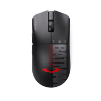 Cybeart - Souris de jeu Artemis ultra-légère avec échange à chaud de la batterie - The Batman-Cette souris exclusive Édition Batman présente des détails iconiques inspirés de Batman, avec des matériaux haut de gamme et des finitions de précision. Fusion parfaite entre performance d’élite et design de collection, elle apporte la légende de Gotham à chaque setup gaming