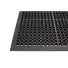 Edgewood - Tapis Série Competitor Anti-Fatigue à Surface Ouverte Pour Usage Intensif - 3 pi l x 5 pi L x 7/8 po P - Noir-Surface perforée pour l'évacuation de l'eau