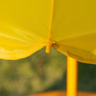 Outsunny - Ensemble pliant de table de pique-nique et chaises pour enfants motif extérieur jardin terrasse arrière-cour avec parasol - jaune-Dimensions de la table : Φ19,5 po x 19,75 po H  
