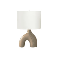 Monarch Specialties - Luminaire - 25 po H Lampe De Table - Céramique Brune - Abat-Jour Ivoire / Crème - Contemporain - Moderne-Lampe de table contemporaine et élégante de 25 pouces, dotée d'une base unique à deux pieds en céramique gris pâle, surmontée d'un abat-jour en tissu ivoire classique et d'un embout rond en métal argenté