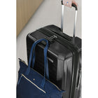 Samsonite - Quest-X Spinner Moyen Extensible - 27.5 po - Noir-La serrure montée approuvée par la TSA offre une sécurité supplémentaire pour vos effets personnels