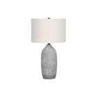 Monarch Specialties - Luminaire - 27 po H Lampe De Table - Résine Grise - Abat-Jour Ivoire / Crème - Moderne-Conçue en forme de vase, cette lampe de table en résine grise texturée de 27 pouces de haut avec ses contours fluides, surmontée d'un abat-jour tambour en lin ivoire et finie avec un embout rond noir contrastant, apporte un style moderne à tout salon, chambre à coucher ou espace de bureau