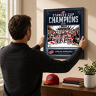 Frameworth - Cadre photoglass des Carolina Hurricanes 16x20 champions Coupe Stanley 2026 motif glace - 18 po l x 22 po H-Dimensions finales de 18 po x 22 po : présentoir encadré vertical idéal pour le salon, le bureau, la salle des partisans et la salle de sport