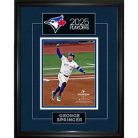 Frameworth - George Springer coup de circuit partie 7 ALCS series eliminatoires 2025 - photo encadree - 16 po l x 20 po H-Sous licence officielle de la MLB mettant en vedette George Springer et son coup de circuit determinant en partie 7 de l'ALCS lors des series eliminatoires 2025 des Blue Jays