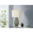 Monarch Specialties - Luminaire - 24 po H Lampe De Table - Résine Grise - Abat-Jour Ivoire / Crème - Contemporain-L'interrupteur à 3 voies facile à utiliser maintient une seule ampoule (non incluse) avec une puissance maximale de 100 W/120 V pour ajuster l'ambiance déclairage et allumer ou atténuer instantanément une pièce