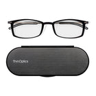 ThinOptics FrontPage collection, Brooklyn 1.0 Lecteur avec Milano Pod Noir - Noir-Existe en deux beaux styles, le Brooklyn rectangulaire et le Manhattan ovale, et est flatteur pour les hommes et les femmes.