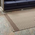 Modway - Optica Chevron avec bordures d’extrémité intérieures et extérieures Tapis de 5 pi l x 8 pi L - Beige clair et beige foncé-Dessous en caoutchouc de prise