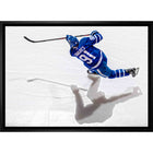 John Tavares Toronto Maple Leafs Shooting sur toile - Toile encadree - 22" x 31"-Impression sur toile de qualité supérieure avec bordures enveloppées