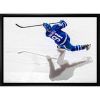 John Tavares Toronto Maple Leafs Shooting sur toile - Toile encadree - 22" x 31"-Impression sur toile de qualité supérieure avec bordures enveloppées