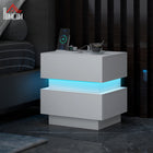 HOMCOM - Table de nuit avec station de charge et lumière LED - blanc-2 prises électriques et 2 ports USB permettent de charger plusieurs appareils électroniques en même temps 