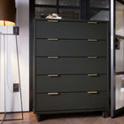 Manhattan Comfort - Granville commode haute moderne 37,8" - gris foncé-Comprend 5 tiroirs à extension totale avec tiroir supérieur conçu avec des lignes verticales texturées en relief fabriqué en bois massif