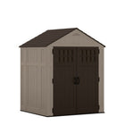 Suncast - Remise de rangement Everett 6 pi x 5 pi - Taupe foncé-Les grandes fenêtres des portes et les 2 puits de lumière offrent un éclairage naturel.