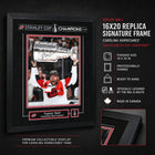 Frameworth - Taylor Hall 16 po H x 20 po l Cadre signature réplique Carolina Hurricanes Champions de la Coupe Stanley 2026 - Sous licence officielle LNH/AJLNH-8