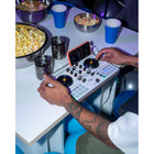 Hercules - DJControl Mix Ultra Contrôleur DJ mobile pour téléphones intelligents-Parfait pour les DJs mobiles : Conçu pour être utilisé sur une table ou même sur vos genoux, le DJControl Mix Ultra est parfait pour les DJs qui ont besoin de flexibilité et de portabilité sans sacrifier leur fonctionnalité