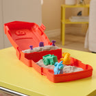 Kinetic Sand - Ensemble de jeu Sandy Farm-Une infinité de possibilités créatives : Les jouets sensoriels Kinetic Sand amusent les enfants et se combinent de manière idéale avec les autres jouets sensoriels. Découvrez des couleurs encore plus éclatantes avec les sachets de sable Kinetic Sand et associez-les avec d'autres coffrets (vendus séparément).
