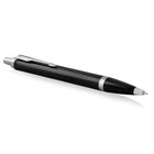 Parker - Stylo à bille IM - laqué noir avec bordure chromée - pointe moyenne - encre bleue-Finition laquée noire brillante complétée d’une bordure chromée accrocheuse et de l’agrafe en tête de flèche PARKER exclusive