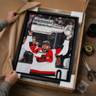 Frameworth - Taylor Hall Toile encadrée 20 po H x 29 po l Carolina Hurricanes Champions de la Coupe Stanley 2026 - Sous licence officielle LNH/AJLNH-6