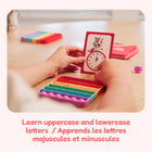 The Fidget Game - Paquet de cartes pour Apprendre les lettres majuscules et minuscules-Comprend 4 cartes de licorne, 4 cartes de gobelin, 26 cartes de lettres minuscules, 26 cartes de lettres majuscules et des instructions pour deux jeux