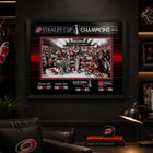 Frameworth - Carolina Hurricanes 16 po H x 20 po l Cadre Champions de la Coupe Stanley 2026 - Sous licence officielle LNH/AJLNH-Format fini 16x20 pouces pour salon, bureau, salle de sport ou espace de collection