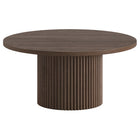 Hudson&Canal - Table basse ronde cannelée Rollan de 81 cm de large, chêne brun-La table est fabriquée en MDF de haute qualité et durable