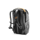 Peak Design - Everyday Sac à dos - 30 L - Charbon-Trois diviseurs FlexFold configurables gardent votre matériel organisé, protégé et évitent qu'il ne s'entasse au fond de votre sac. Des poches latérales extensibles pour des bouteilles d'eau ou des trépieds