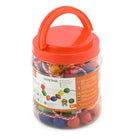The Original Toy Company - Perles de laçage - Ensemble de 95-Développement de la motricité fine : le laçage de perles sur des cordons nécessite une coordination œil-main et une manipulation précises, ce qui aide les enfants à développer des compétences motrices fines cruciales. Cette activité renforce leurs doigts et leurs mains, les préparant à des tâches telles que l'écriture, le laçage de chaussures, etc