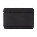 Incase - Go Sleeve pour 16 po Laptop - Noir-Dispose d'une poche frontale zippée pour les accessoires essentiels et d'un intérieur doux et protecteur.