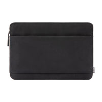 Incase - Go Sleeve pour 16 po Laptop - Noir-Dispose d'une poche frontale zippée pour les accessoires essentiels et d'un intérieur doux et protecteur.