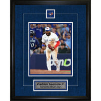 Frameworth - Vladimir Guerrero Jr, ALCS partie 7 coup de circuit decisif - photo encadree - 16 po l x 20 po H-Sous licence officielle de la MLB mettant en vedette Vladimir Guerrero Jr. et l'iconique coup decisif de la partie 7 de l'ALCS qui a envoye les Blue Jays aux Series mondiales