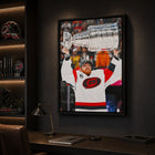 Frameworth - Frederik Andersen Toile encadrée 20 po H x 29 po l Carolina Hurricanes Champions de la Coupe Stanley 2026 - Sous licence officielle LNH/AJLNH-Format fini 22.5x31.5 pouces pour salon, bureau, salle de sport ou espace de collection