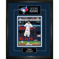 Frameworth - Ernie Clement Blue Jays de Toronto series eliminatoires 2025 - photo encadree - 16 po l x 20 po H-Sous licence officielle de la MLB mettant en vedette Ernie Clement en tant que contributeur cle lors des series eliminatoires des Blue Jays de Toronto 2025