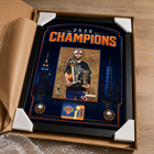 Frameworth - Cadre photoglass de Jalen Brunson des New York Knicks trophées du championnat 2026 - 18 po l x 22 po H - orange-6