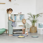 Winther - GONGE Disques Tactiles Nordique-Les disques ont un matériau tactile invitant qui met au défi le sens du toucher des enfants sur les mains et les pieds.