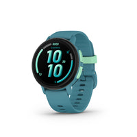 Garmin - Montre connectée Bounce 2 pour enfants - 43 mm - Turquoise-SUIVI DE LOCALISATION EN TEMPS RÉEL - Voyez où se trouve votre enfant grâce à l'application Garmin Jr. sur smartphone, et recevez des notifications lorsqu'il entre ou sort d'une zone définie par un parent. Vous pouvez même demander une notification lorsque votre enfant quitte son emplacement actuel.