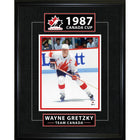 Frameworth - Wayne Gretzky serie classique 1987 Coupe Canada - impression encadree - 16" x 20"-Impression de hockey Equipe Canada sous licence officielle mettant en vedette Wayne Gretzky lors de la legendaire Coupe Canada 1987