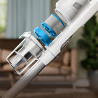 Bissell - Aspirateur-balai sans fil et autoporteur de 200 W PowerClean-Nettoyez plus d’espaces et d’endroits : Le suceur plat intégré atteint les coins et les espaces restreints, et l’accessoire pour déloger les traces d’animaux sur les tissus d’ameublement s’attaque aux poils d’animaux partout