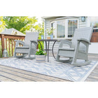 Suncast - Chaise berçante avec rangement - Gris colombe-Le rangement intégré pratique offre de l’espace pour les coussins et les accessoires d’extérieur.