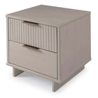 Manhattan Comfort - Table de nuit moderne Granville 18,11" à 2 tiroirs - Gris clair - Lot de 2-Base de balai moderne ouverte avec pieds latéraux ajoutant un design de mode sans couture et de la durabilité