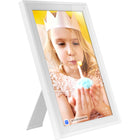 Aluratek - Calendrier numérique intelligent WiFi de 15,6" et cadre photo avec écran tactile et 32 Go de mémoire intégrée-Partagez vos photos et vidéos de n’importe où dans le monde avec une connexion Internet via notre application propriétaire pour smartphone. Aucun abonnement. Offre une double bande 2,4/5 GHz pour une livraison média plus rapide.